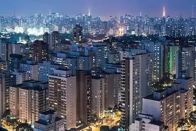 muitos prédios visto do alto ao entardecer no escritório de tradução juramentada em SP