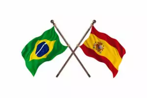 Bandeira do Brasil e da Espanha tremulando