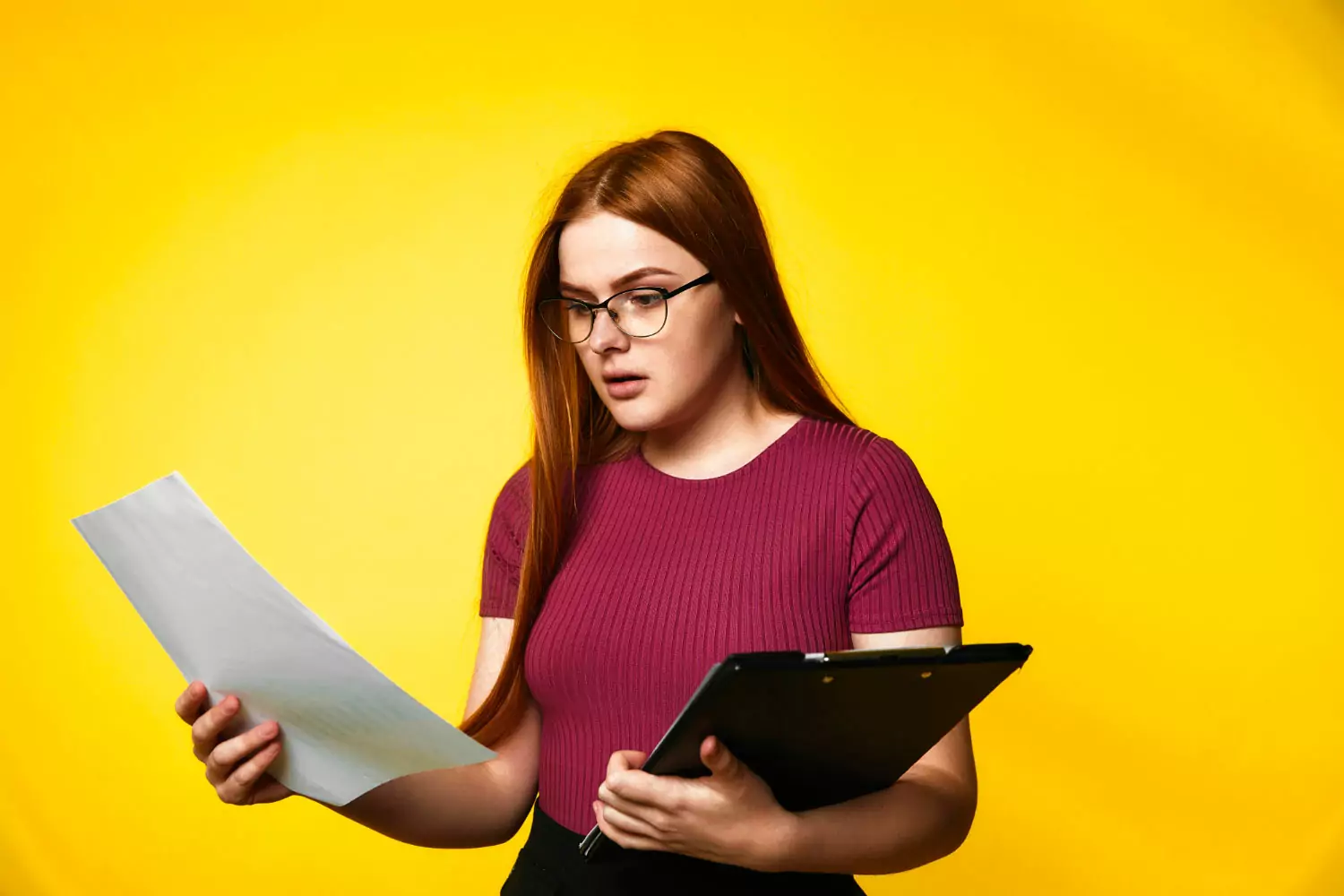 Estudante buscando por uma boa tradução técnica para artigo acadêmico